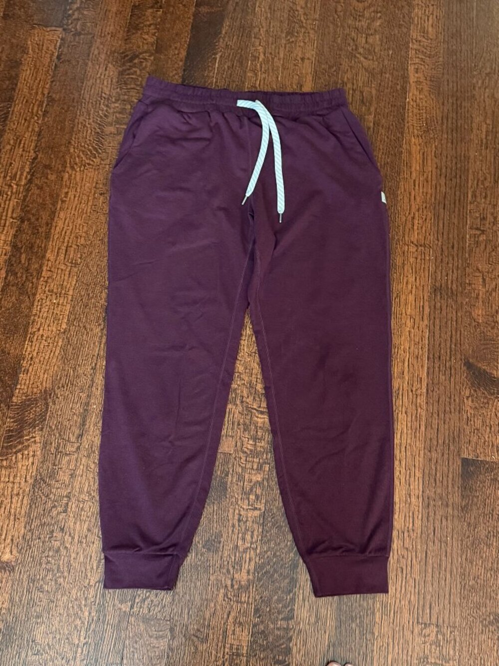 Vuori Performance Joggers Burgundy Wine Size Small